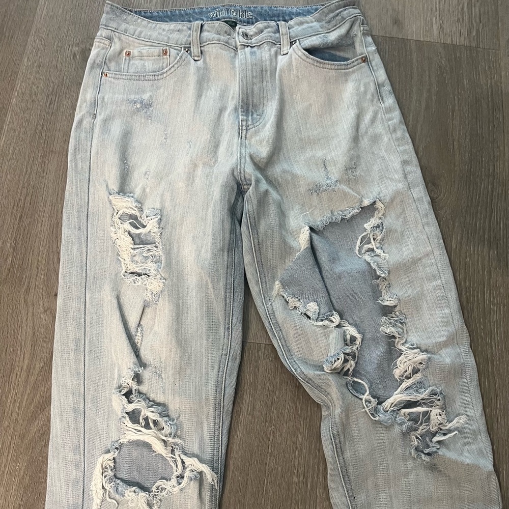 Ripped mom jeans fit jeans